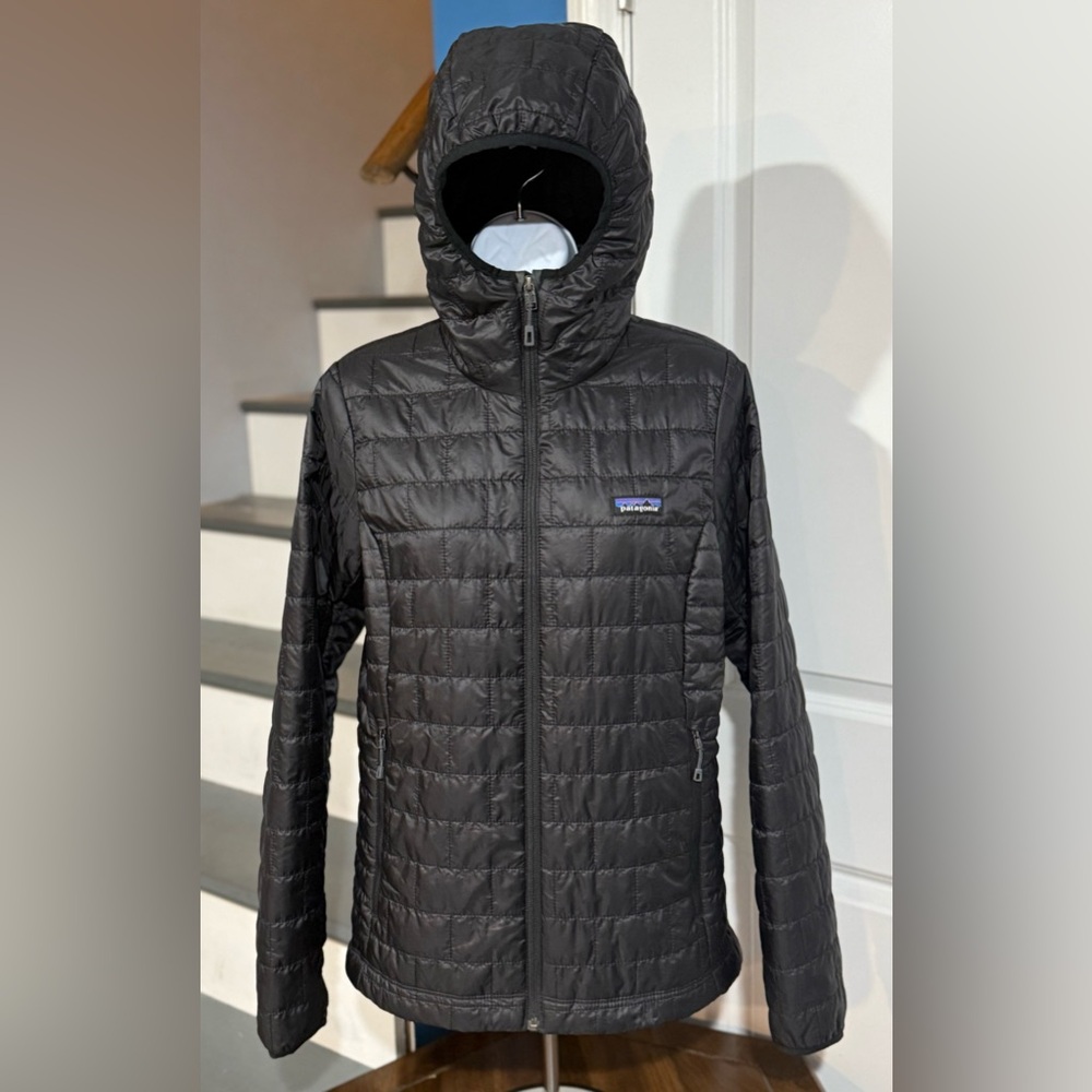 Women's Size Medium Patagonia Nano Puff Hooded Full Zip Insulated Black Jacket